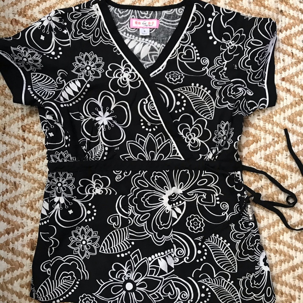 Koi scrub top v neck with tie